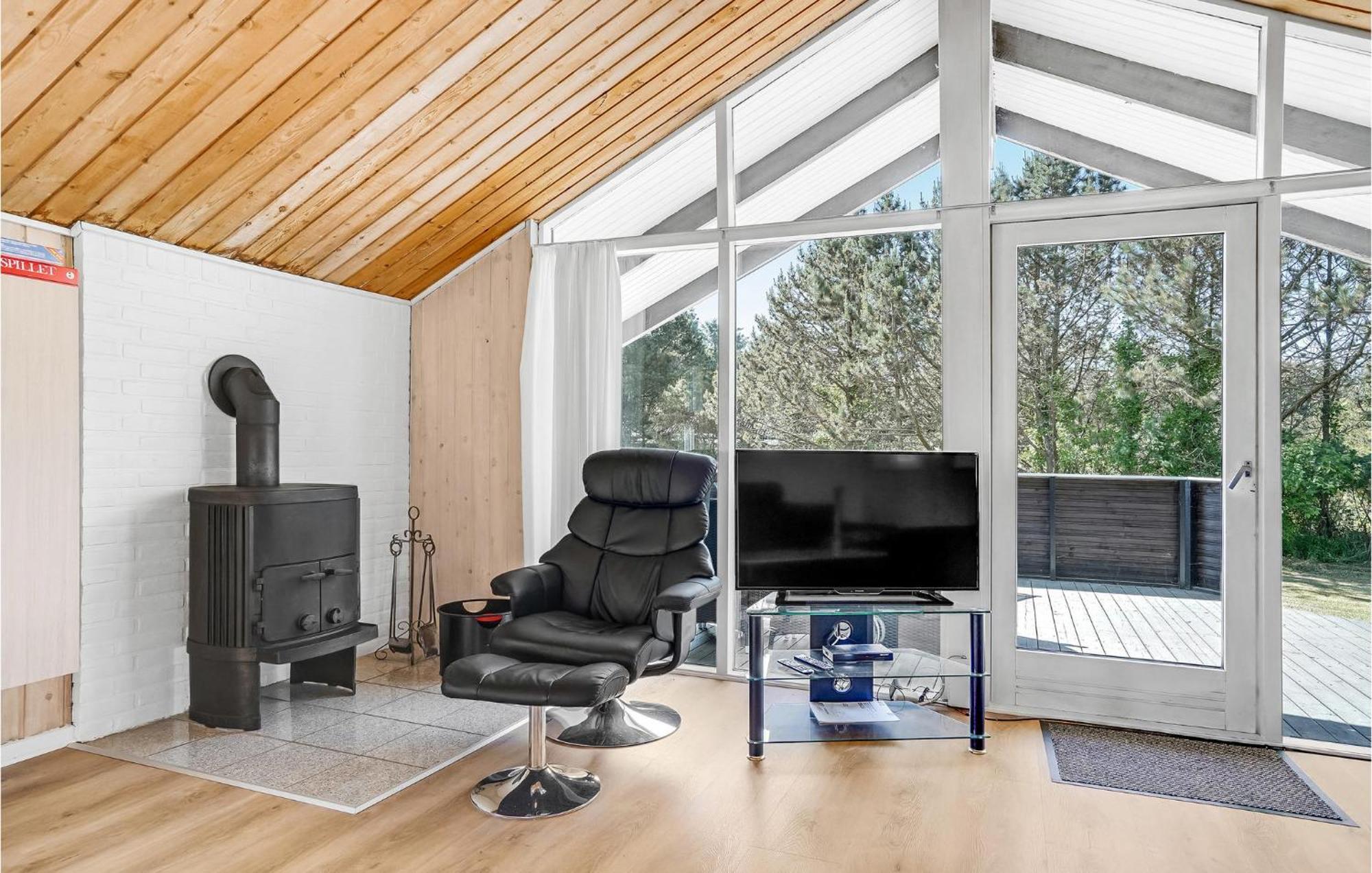 Amazing Home In Blavand With Wifi Exterior photo